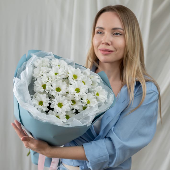 3 белых хризантемы (сорт Бакарди)