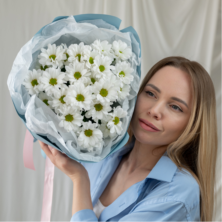 3 белых хризантемы (сорт Бакарди)